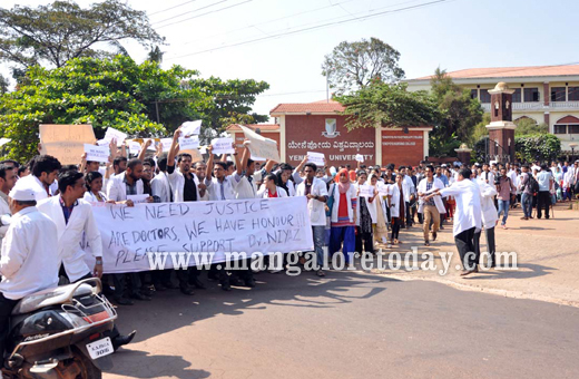 Protest outside Yenepoya Hospital opposing assault on doctor accused of sexual abuse